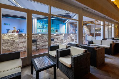 Pub/Lounge, Fontana Resort in Jelza