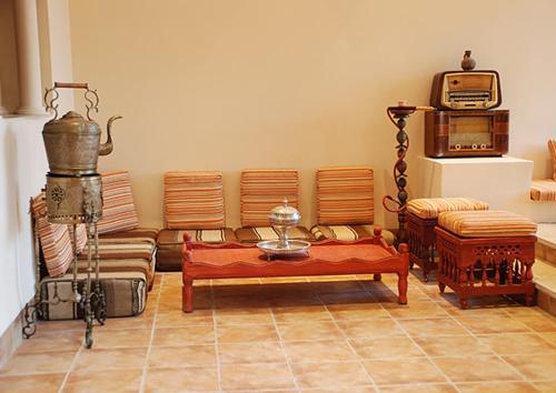 Sahara Douz Ideally located in the Douz area, Sahara Douz promises a relaxing and wonderful visit. Both business travelers and tourists can enjoy the propertys facilities and services. Service-minded staff will 