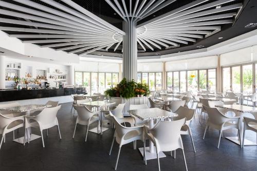 Food and beverages, Sandos Monaco Beach Hotel & Spa - Adults Only - All Inclusive in Benidorm - Costa Blanca