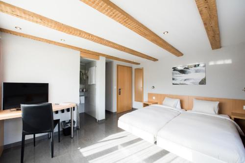1 queen bed