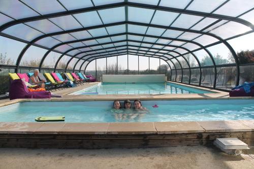 Peldbaseins, Emerald Coast Gites and Lodge in Matignon