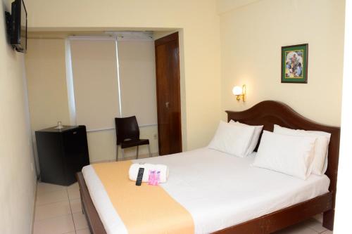 La Siesta Hotel La Siesta Hotel is a popular choice amongst travelers in Santa Cruz De La Sierra, whether exploring or just passing through. The hotel offers a wide range of amenities and perks to ensure you have a g