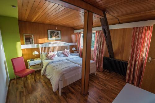 1 queen bed