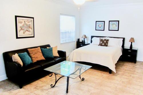 Studio Apartment - image 4