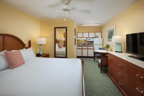 Sunshine Suites Resort in Grand Cayman