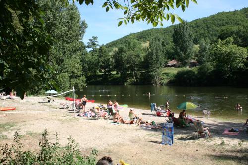 Village Camping Les Vignes - Camping - Puy-l'Évêque