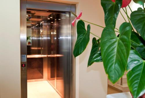 Romantica Hotel - image 3