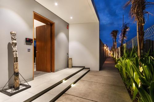 Four-Bedroom Villa with Private Pool image 8