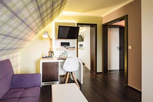 Retro Design Hotel - image 10