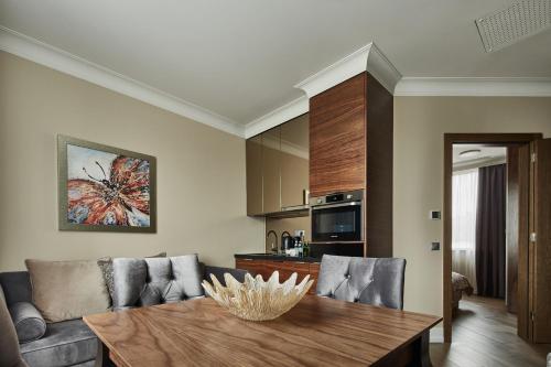 Luxury One-Bedroom Apartment