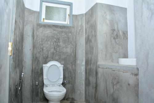 Double Room with Balcony image 3