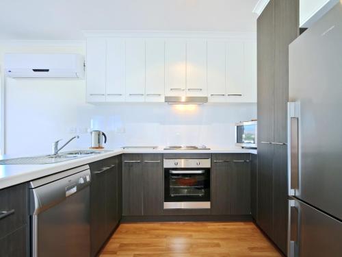 Cozinha, Sunset at Snapper Point - Aldinga Beach - C21 SouthCoast Holidays in Fleurieu Peninsula