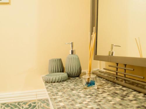 King Court Apartment - image 7