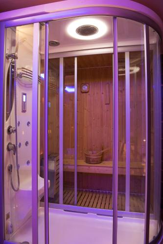 Grand Hotel Biffy - image 12