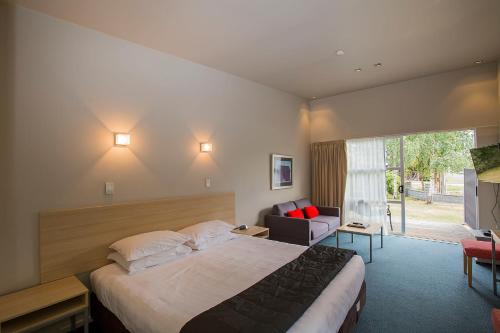 The Claremont Motel in Martinbourough