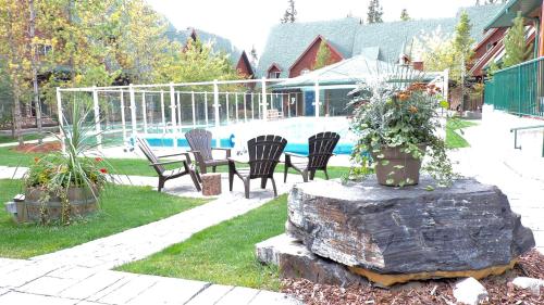 Fenwick Vacation Rentals OPEN Pool & Hot tub - Apartment - Canmore