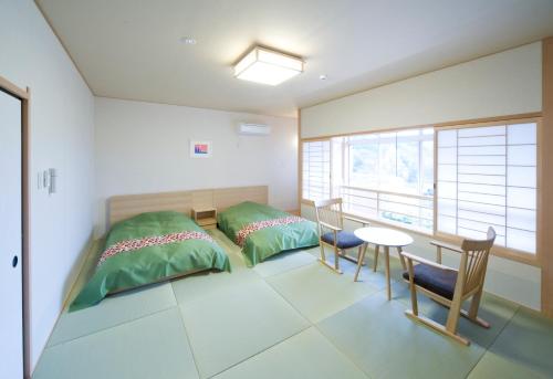 room detail thumbnail 1