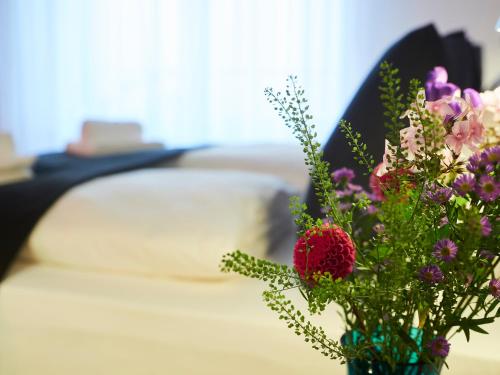 Studio Apartment image 6