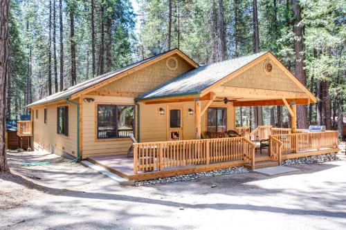 36 Larkspur Lair, Wawona