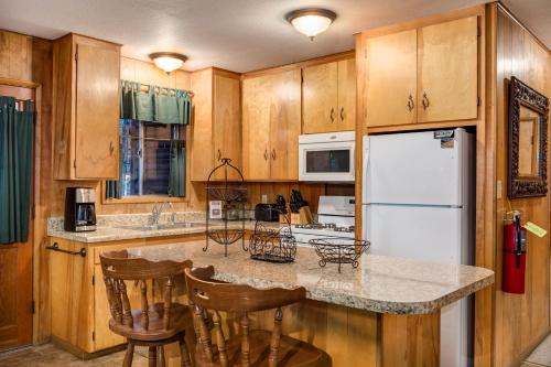 4 Pine Creek Cabin - main image