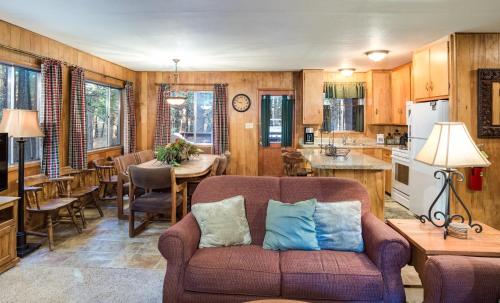 4 Pine Creek Cabin - image 2