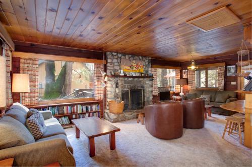 Instalações, 53 Creekside Cabin in Wawona (CA)