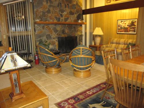 18A Pohono Pines - image 2