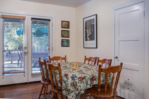 Iekārtas, 81 Ashbaugh Meadow in Wawona (CA)