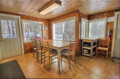 Iekārtas, 95R The Little Creek Cabin in Wawona (CA)