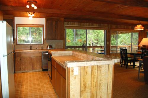 43A Mountain Retreat - image 9