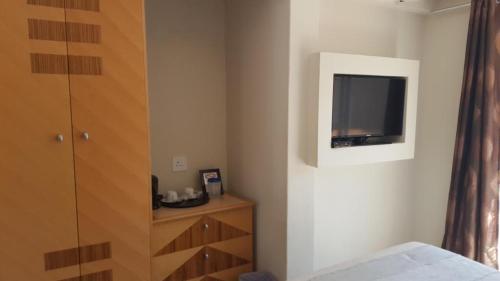 Budget Single Room image 4