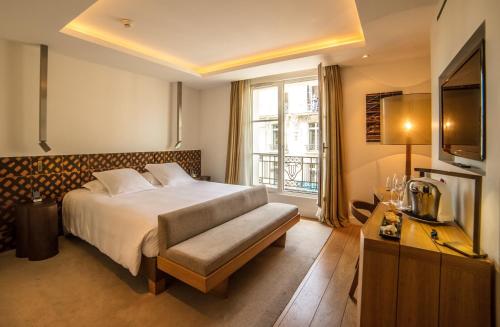 Hotel Marignan Champs-Elysées - image 6