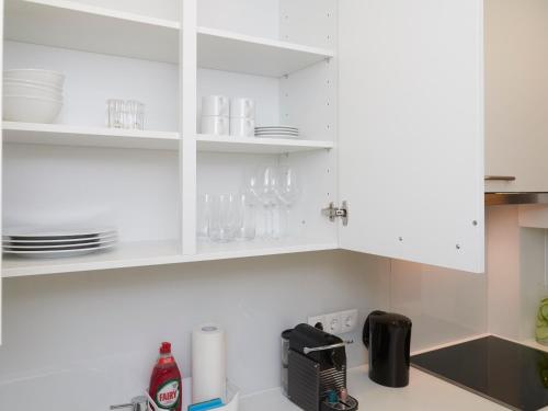 Studio Apartment image 8
