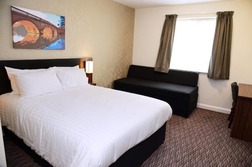 Lock Keeper, Worksop by Marstons Inns Set in a prime location of Worksop, Lock Keeper by Marstons Inns puts everything the city has to offer just outside your doorstep. The property offers a high standard of service and amenities to suit