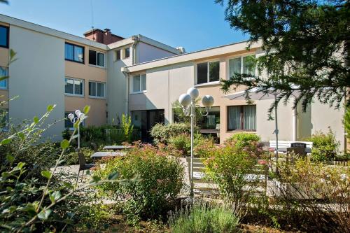 Kyriad Nemours - image 9
