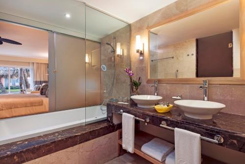 Grand Palladium Palace Resort Spa