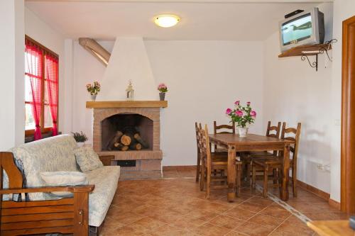 2 bedrooms, 4 beds