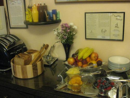 Penryn Guest House, ensuite rooms, free parking and free wifi