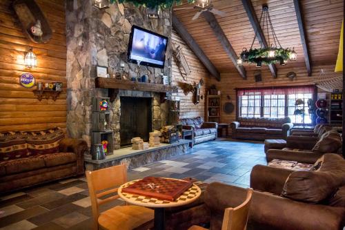 ห้องส่วนกลางสำหรับนั่งเล่น/ดูทีวี, Richmond North / Kings Dominion KOA in ดอสเวลล์ (เวอร์จิเนีย)