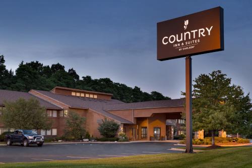 . Country Inn & Suites by Radisson, Mishawaka, IN
