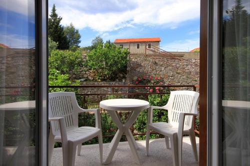 Apartments and rooms with parking space Jelsa, Hvar - 8798