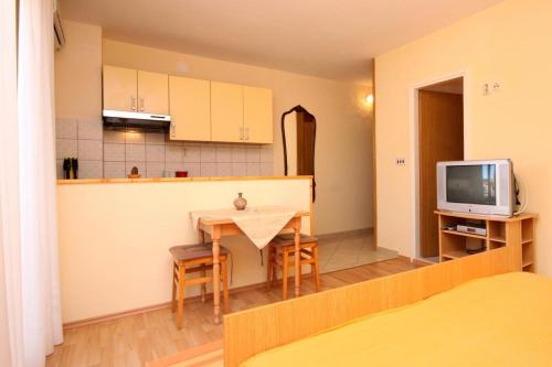  Studio Jelsa 8798b in Jelsa