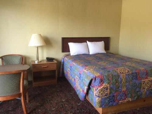 Quick Stop Motel - image 2