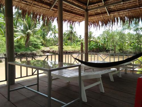 Quoc Phuong Riverside Homestay