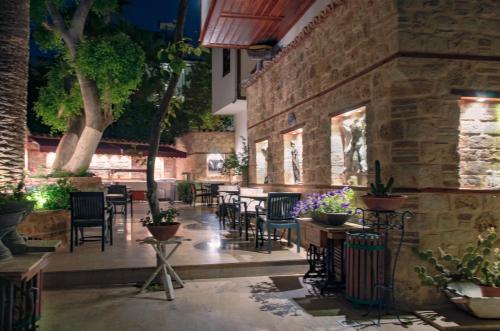 White Garden Hotel - image 7