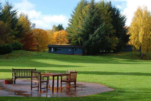 Loch Monzievaird Chalets - image 7
