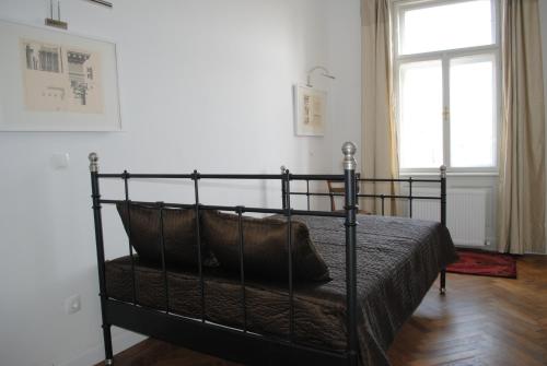 One-Bedroom Apartment Top 16 image 4