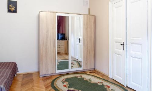 Studio Apartment image 2