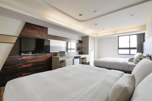 Deluxe Family Room image 4