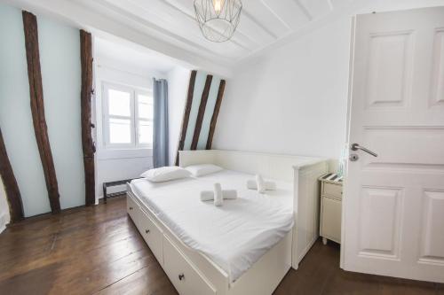 LovelyStay - Vintage Apartment in Rosa Street - image 4